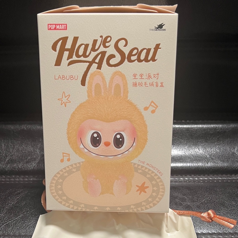 QUQU ~ AUTHENTIC HAVE A SEAT LABUBU ~ POPMART - Picture 3 of 4